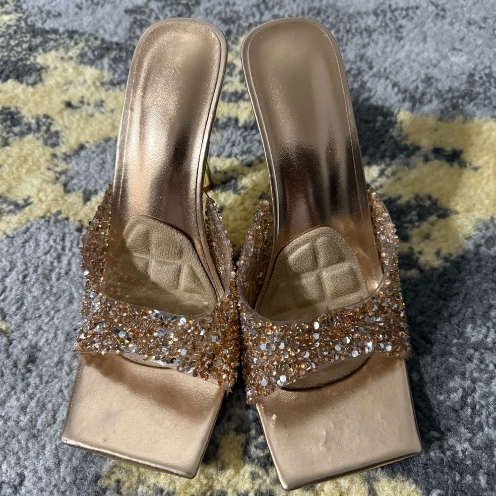 Champagne colored high heel sandal with rhinestones
Pre-Owned